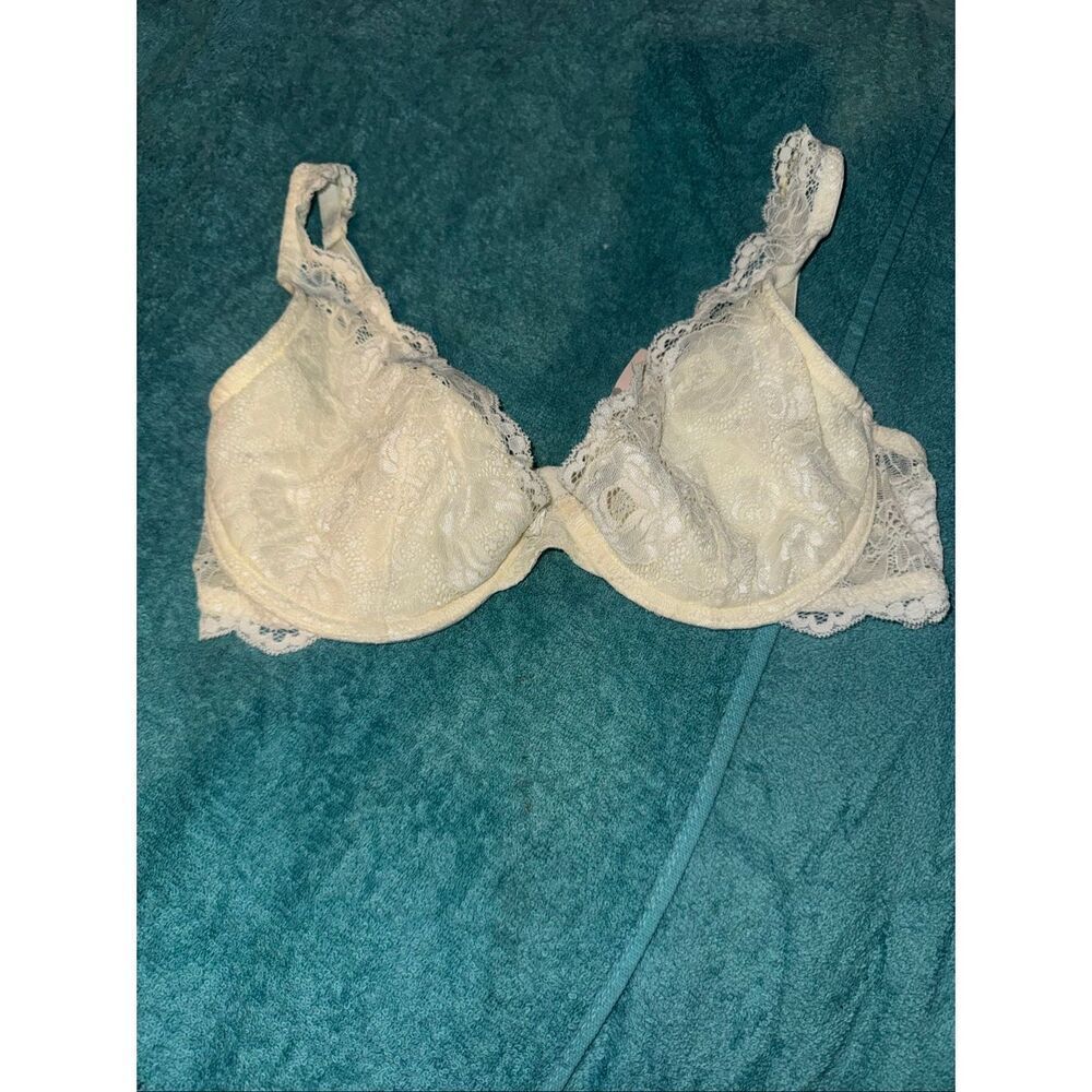 NWT Victoria secret lace bra size 36D